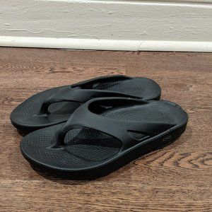 OOFOS flip flops